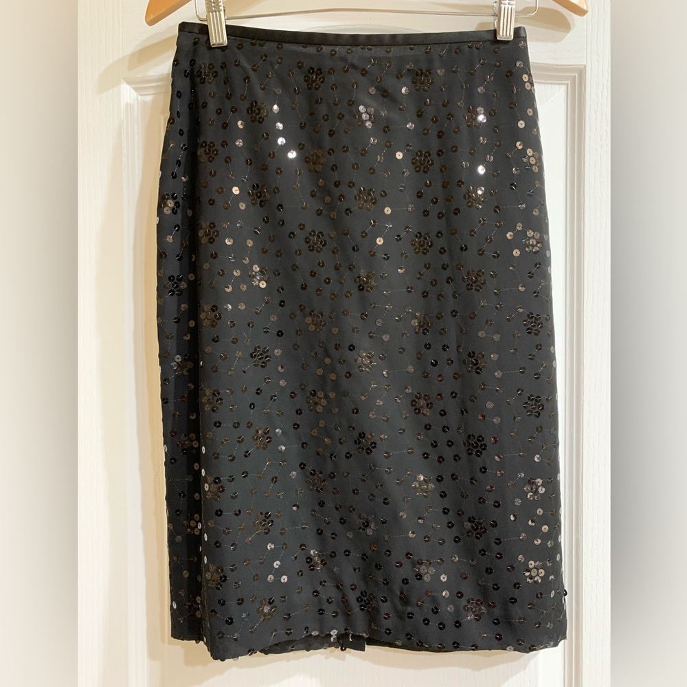 Beautiful Ann Taylor Loft black sequined skirt